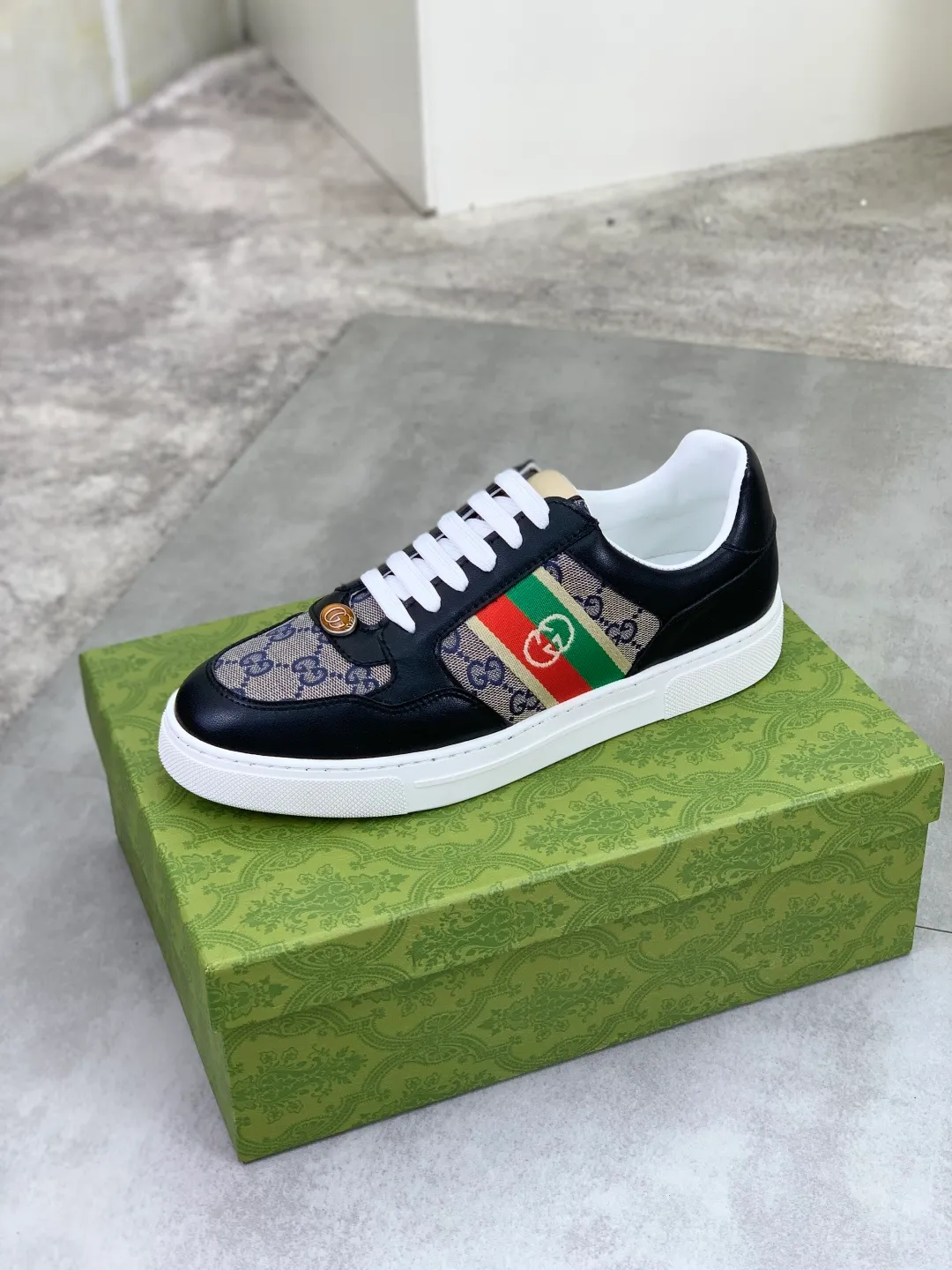 Men's Men's Shoes P420 💰[New Style] 🆘 The latest model from Gucci's official website🎁Classic casual and fashionable men's shoes👟Hot style💥Simple and elegant style, exclusive for trendy men. Unique latest brand elements from the official website👑Gucci original decoration, fashionable and generous, made of original soft calfskin fabric➕Comfortable soft sheepskin lining ✅The official website specifies wear-resistant rubber outsole_full of elasticity, classic model taken in real life🎬Color: 2️⃣colors available😍Number: 38-44
